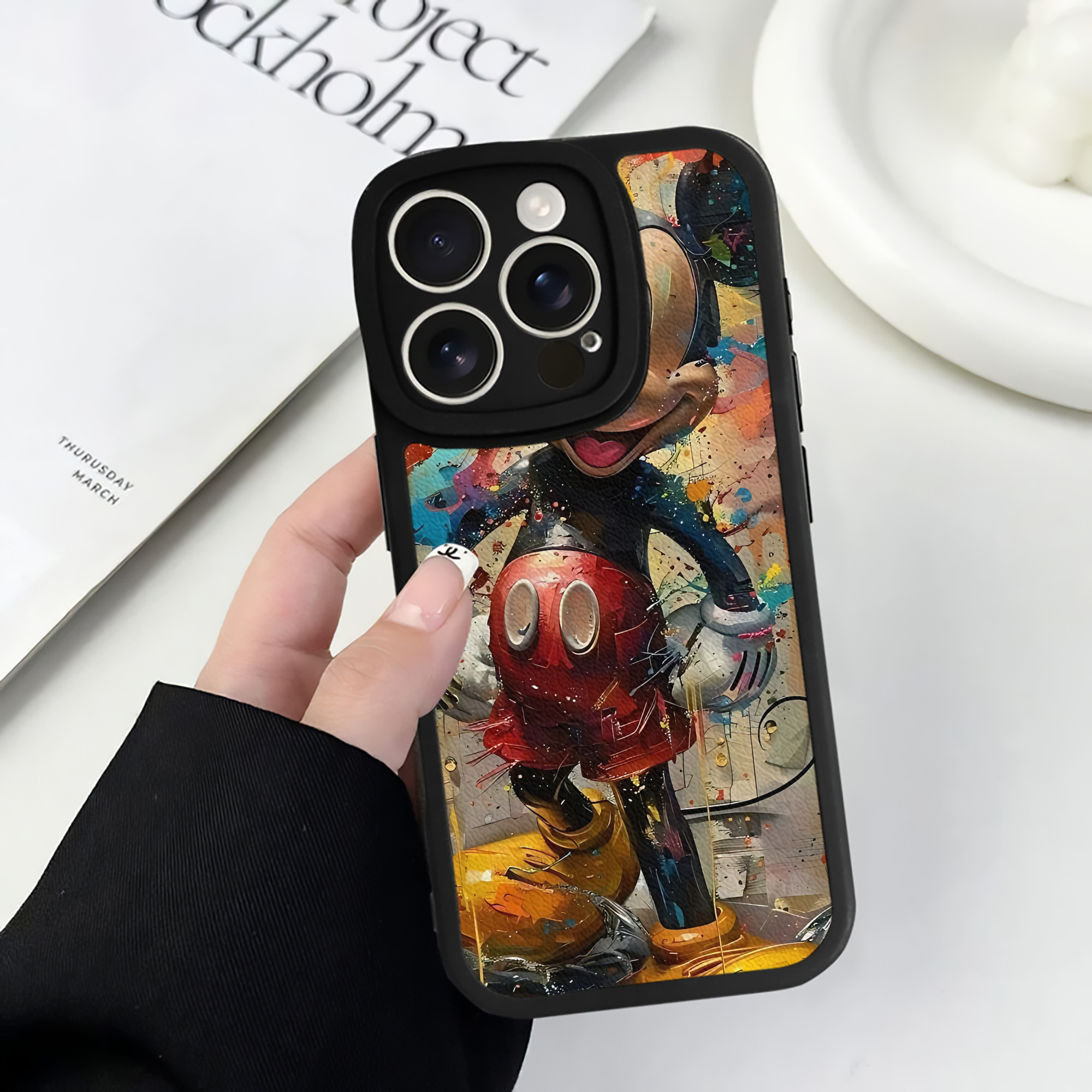 （画像用） ミッキーマウス Mickey Mouse 【iPhone 16シリーズ対応】シリコンスマホケース（レザー調） 材質：シリコン